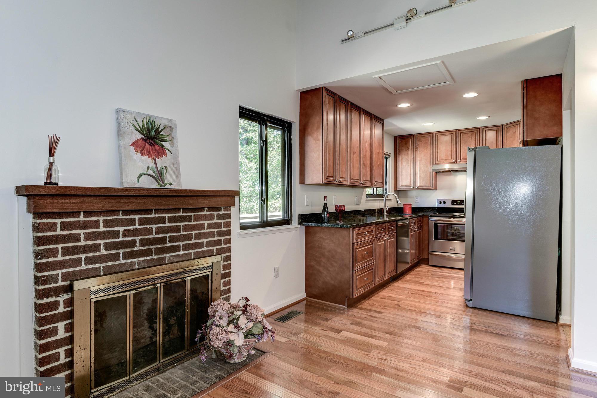 14905 Chestnut Ridge Court North Potomac, MD 20878 - Photo 8 of 30 Kitchen