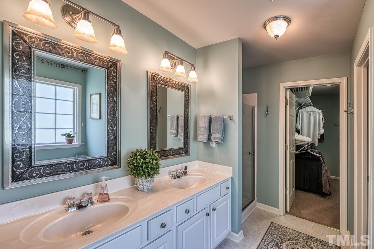 424 Willingham Road Morrisville, NC 27560 - Photo 13 of 30 Stand alone shower and Jacuzzi tub