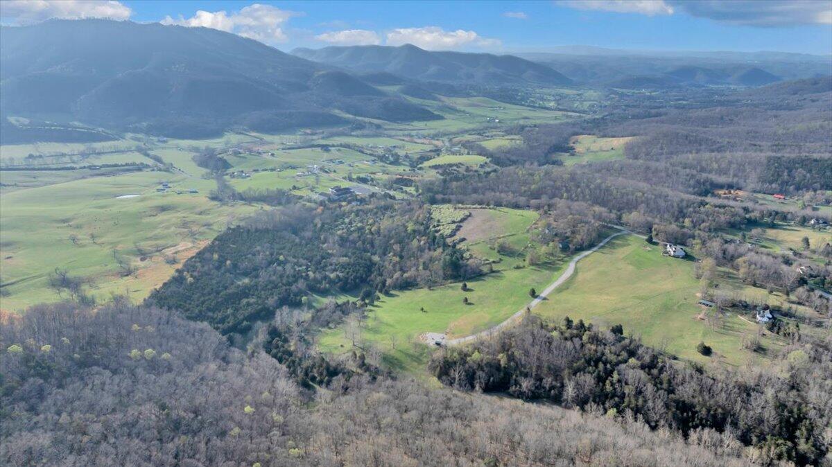 484 Mill Pointe Road Blacksburg, VA 24060 - Photo 12 of 73 07-DJI_20260404072440_0302_D