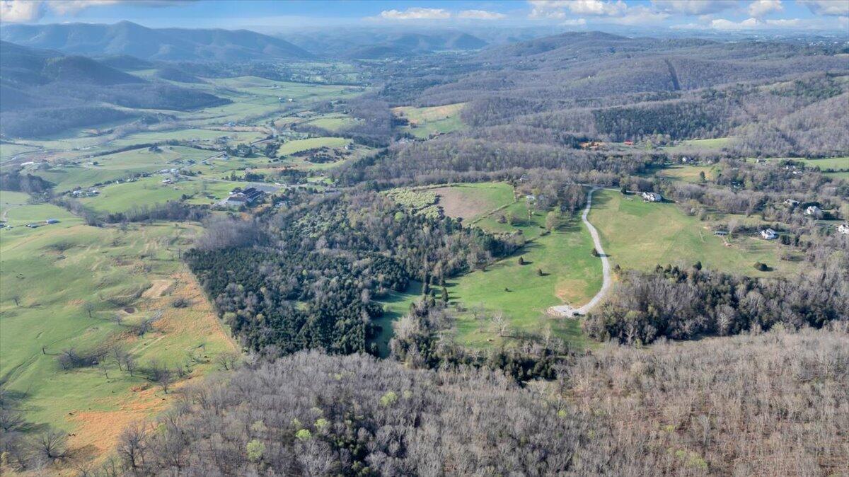 484 Mill Pointe Road Blacksburg, VA 24060 - Photo 13 of 73 08-DJI_20260404072512_0303_D