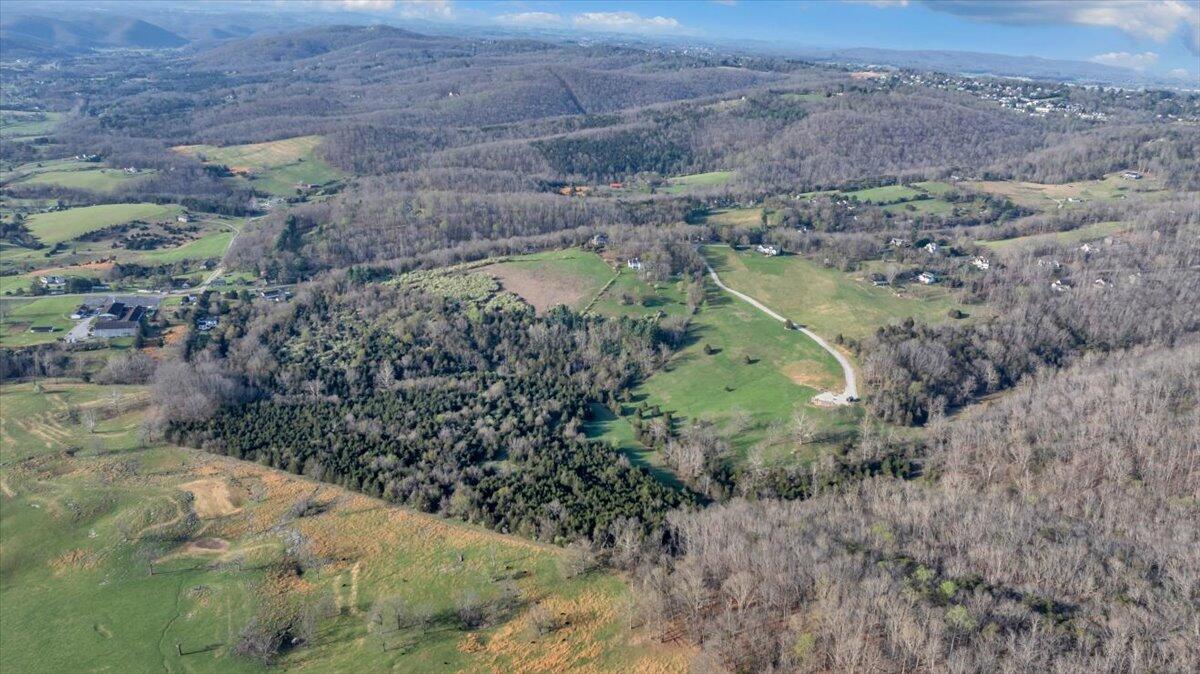 484 Mill Pointe Road Blacksburg, VA 24060 - Photo 14 of 73 09-DJI_20260404072538_0304_D