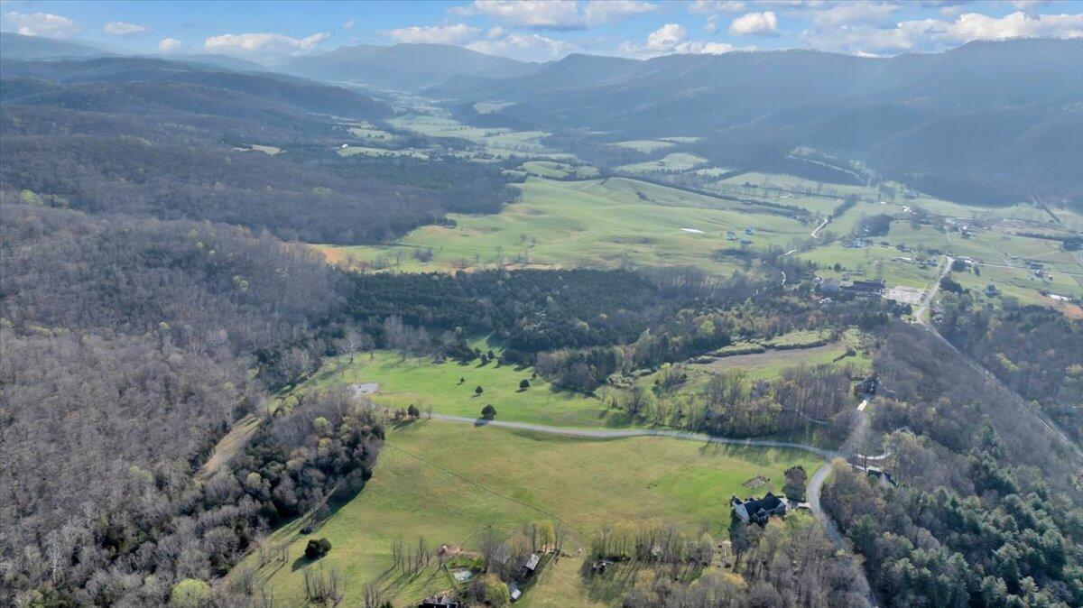 484 Mill Pointe Road Blacksburg, VA 24060 - Photo 10 of 73 05-DJI_20260404072345_0300_D