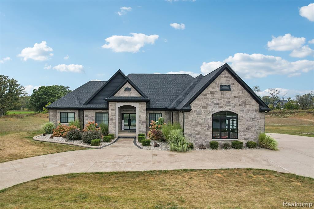 5911 Hartland Road Fenton, MI 48430 - Photo 1 of 45 Gallery Image 1