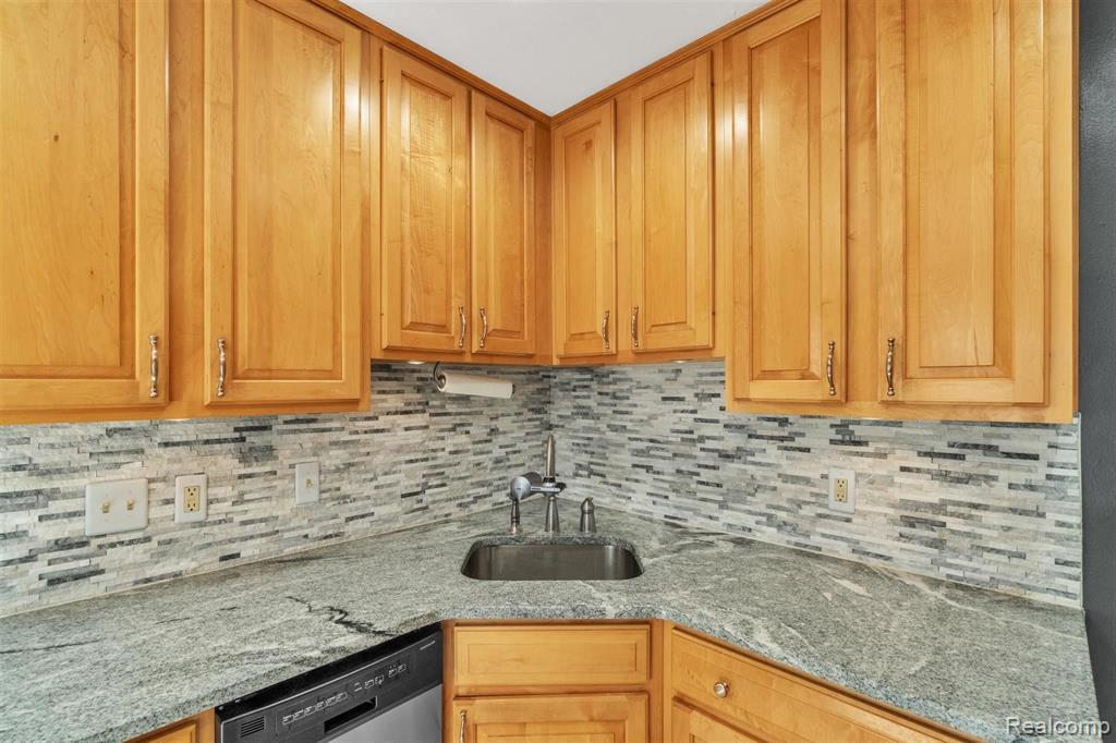 3115 Harvard Road Royal Oak, MI 48073 - Photo 7 of 34