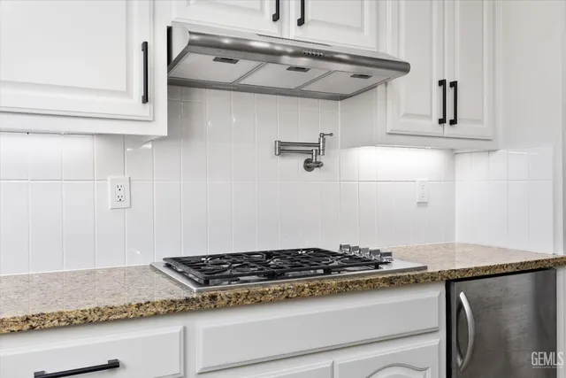 a view of a yard with an outdoor space