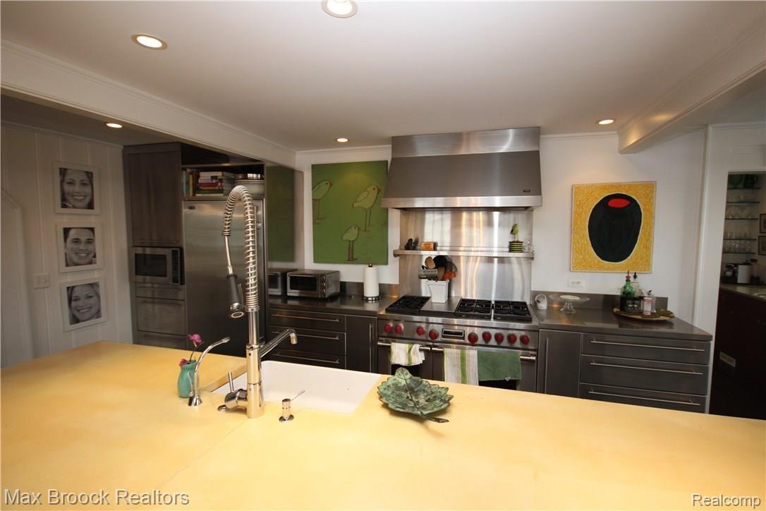 3727 Franklin Road Bloomfield Hills, MI 48302 - Photo 14 of 44 Love to cook, love to entertain and love to live life.