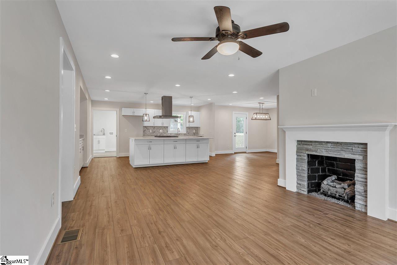 3100 Edwards Road Taylors, SC 29687 - Photo 6 of 36 Gallery Image 6