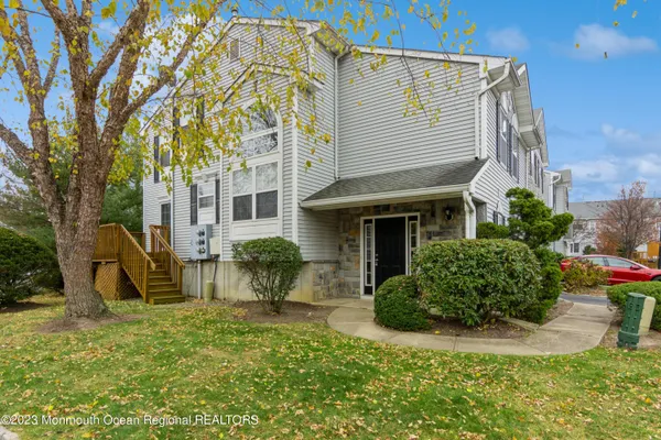 $3,990 | 34 Chimney Court, Unit 181, Laurence Harbor, NJ 08879