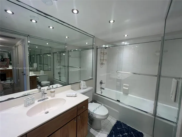 $4,800 | 5161 Collins Avenue, Unit 1711, Miami Beach, FL 33140