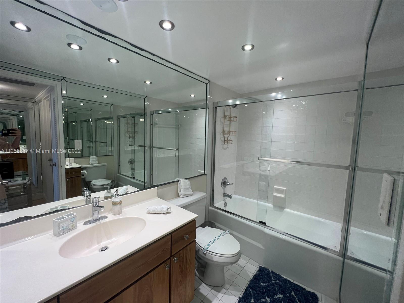 5161 Collins Avenue, Unit 1711 Miami Beach, FL 33140 - Photo 13 of 37