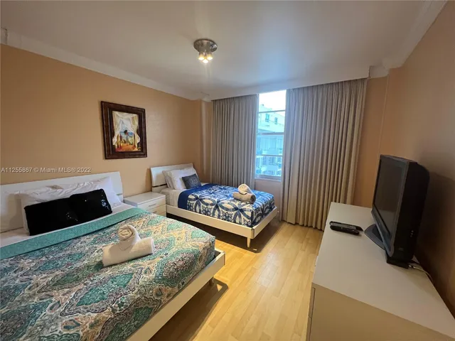 $4,800 | 5161 Collins Avenue, Unit 1711, Miami Beach, FL 33140