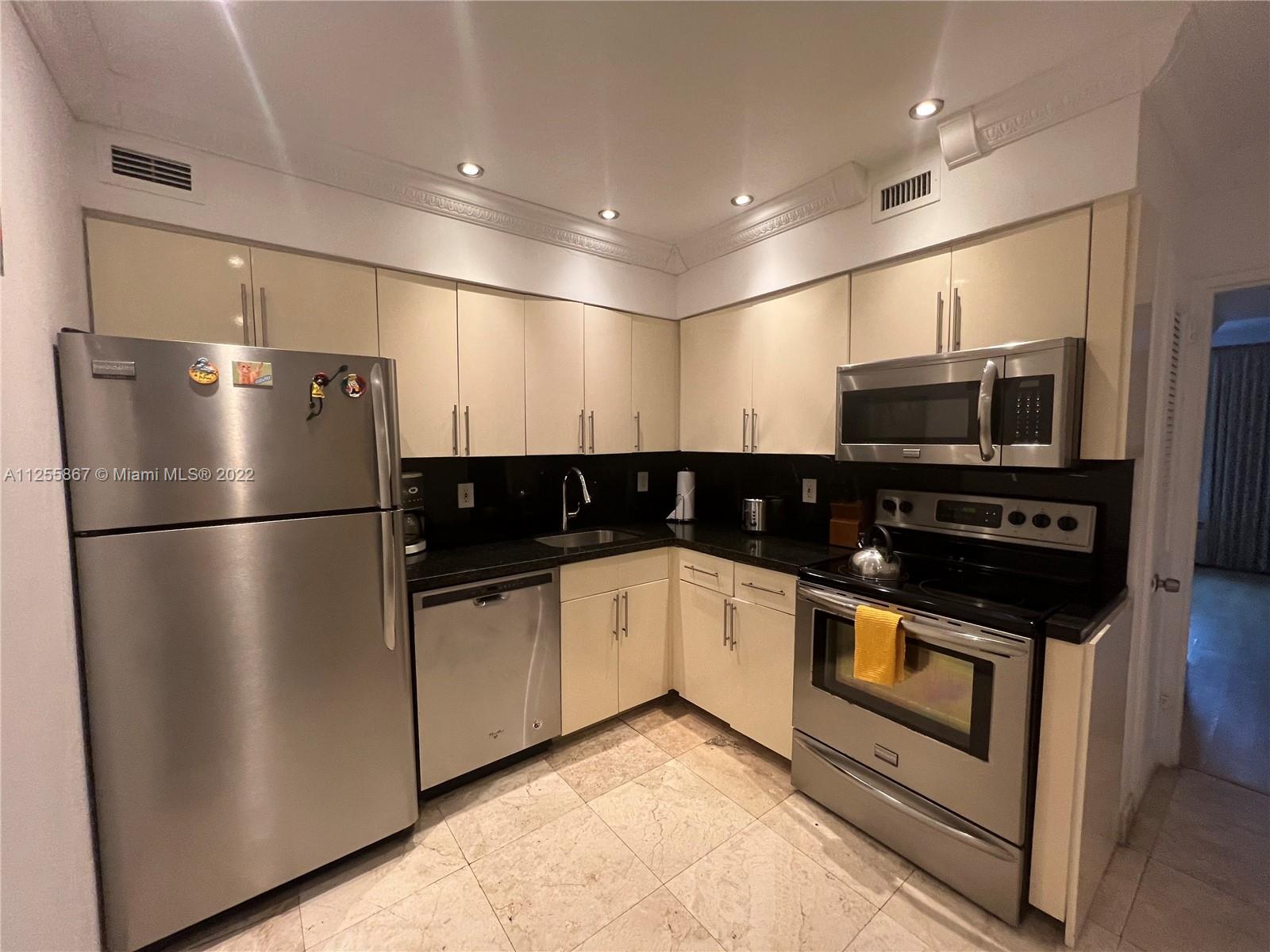 5161 Collins Avenue, Unit 1711 Miami Beach, FL 33140 - Photo 3 of 37