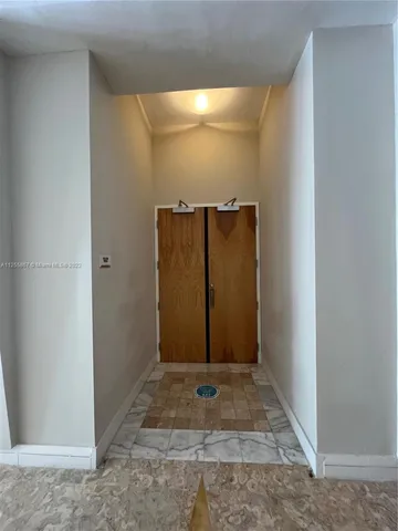 $4,800 | 5161 Collins Avenue, Unit 1711, Miami Beach, FL 33140