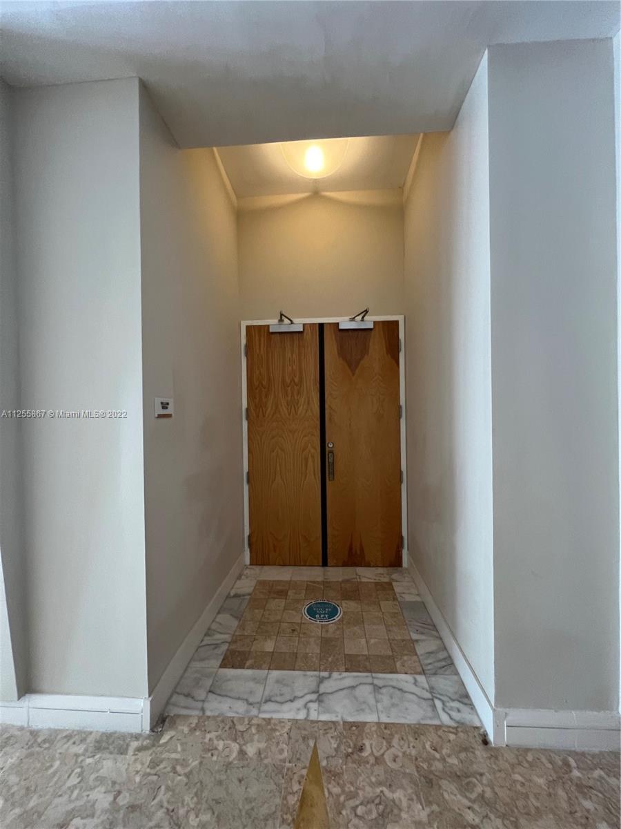 5161 Collins Avenue, Unit 1711 Miami Beach, FL 33140 - Photo 36 of 37