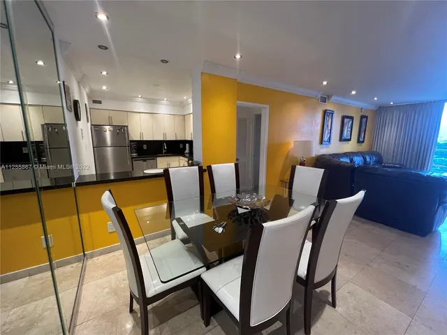 $4,800 | 5161 Collins Avenue, Unit 1711, Miami Beach, FL 33140