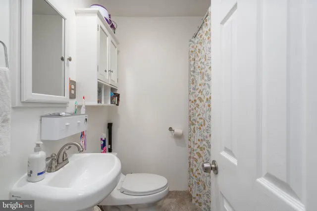 $295,999 | 121 Delwyn Lane, Williamstown, NJ 08094