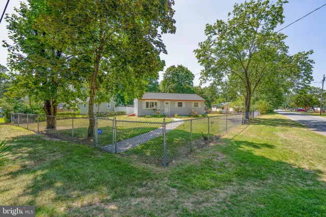 $295,999 | 121 Delwyn Lane, Williamstown, NJ 08094