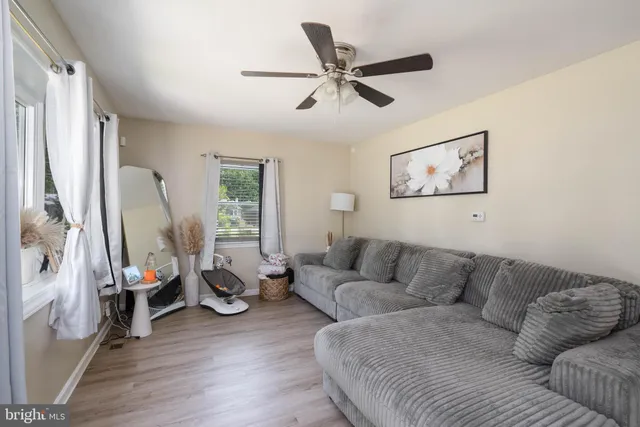 $295,999 | 121 Delwyn Lane, Williamstown, NJ 08094