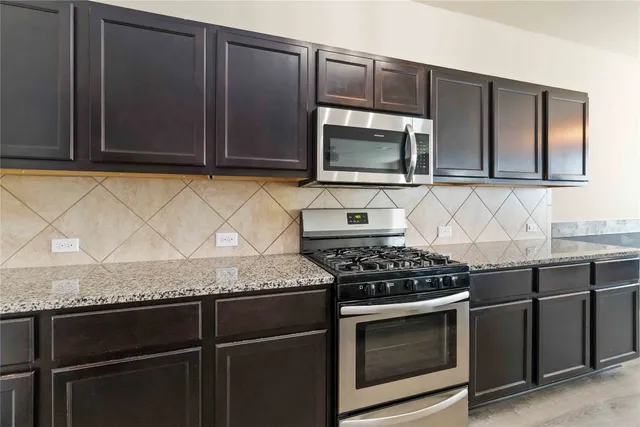 $289,900 | 125 Orchard Lane, Kyle, TX 78640