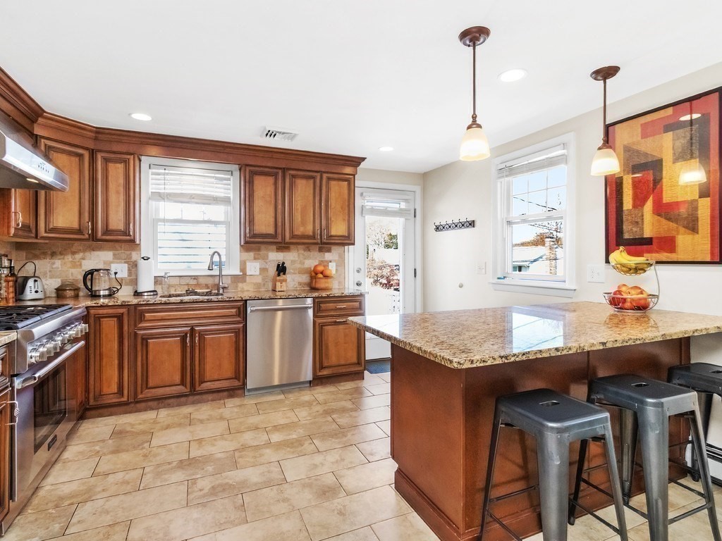 42 Virginia Road Waltham, MA 02453 - Photo 11 of 34