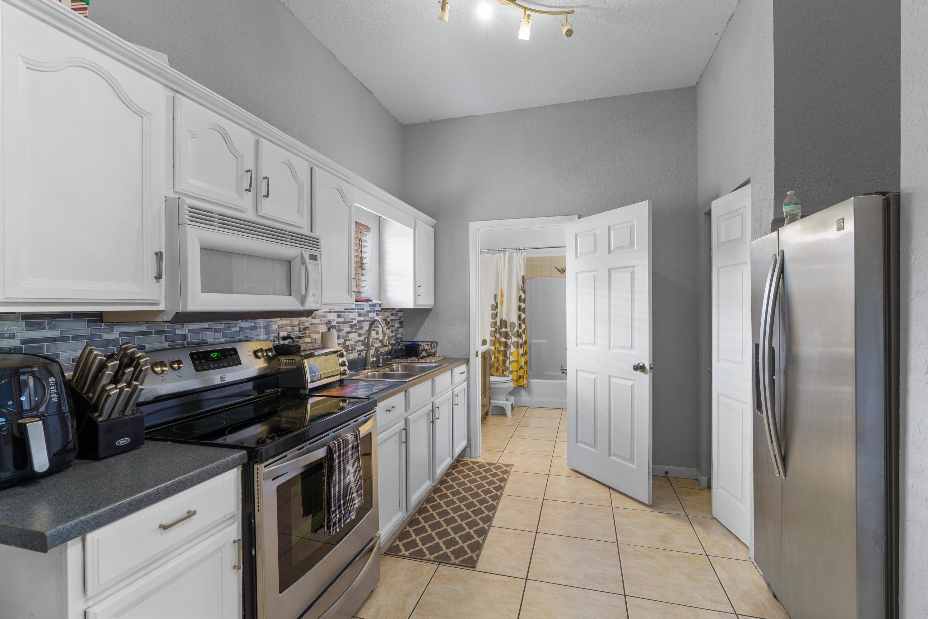 5144 3rd Road Lake Worth, FL 33467 - Photo 26 of 47 GH Kitchen