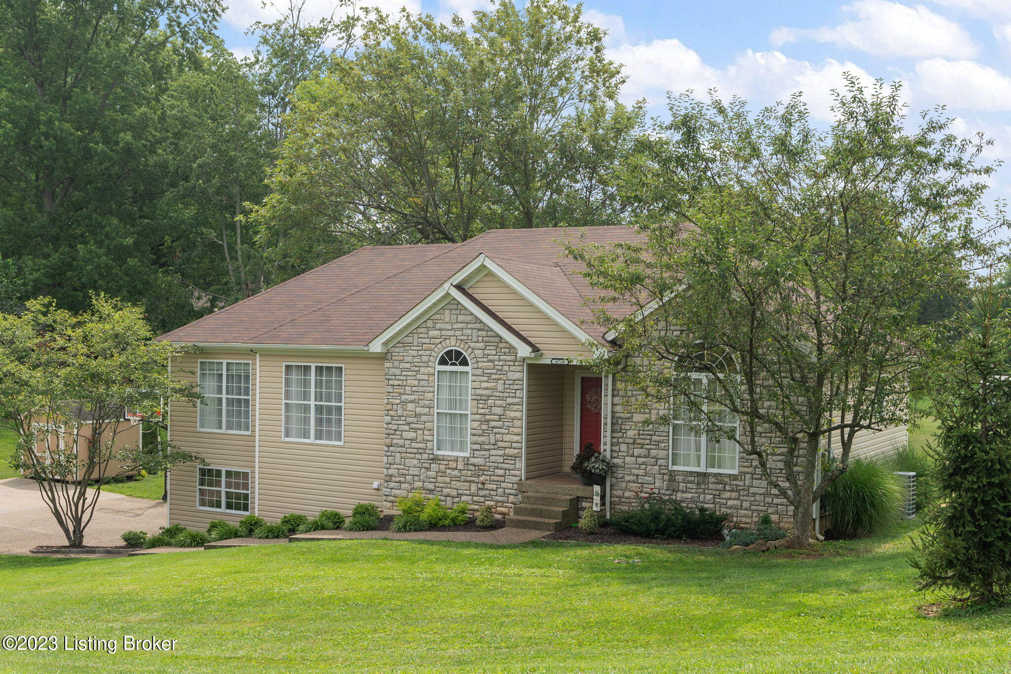 6710 Robin Road Crestwood, KY 40014 - Photo 14 of 54 14-web-or-mls-6710 Robin Rd-14