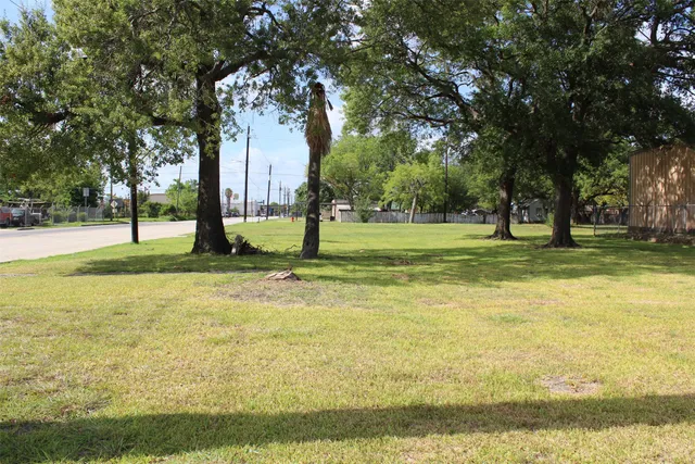 $395,500 | 106 West Pitts Avenue, Pasadena, TX 77506