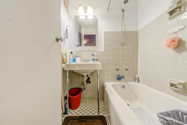 $235,000 | 8 Fordham Hill Ovl, Unit 12C | University Heights