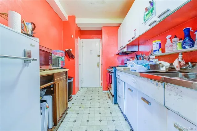 $235,000 | 8 Fordham Hill Ovl, Unit 12C | University Heights