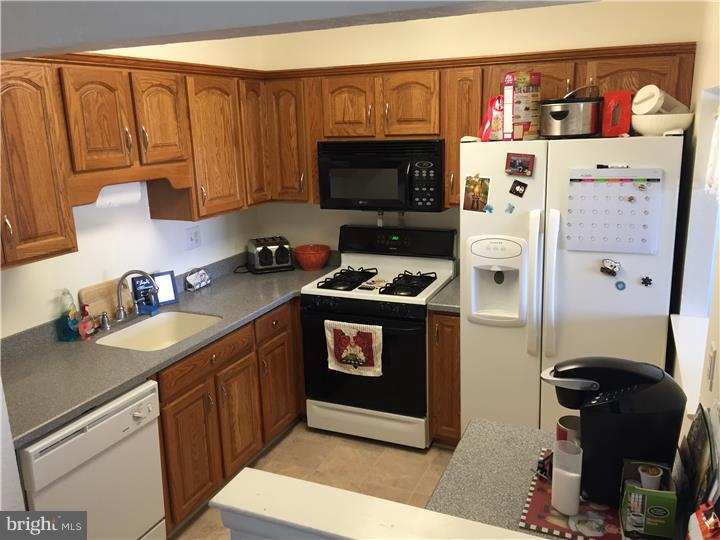 3508 Kyle Road Philadelphia, PA 19154 - Photo 7 of 11 Kitchen