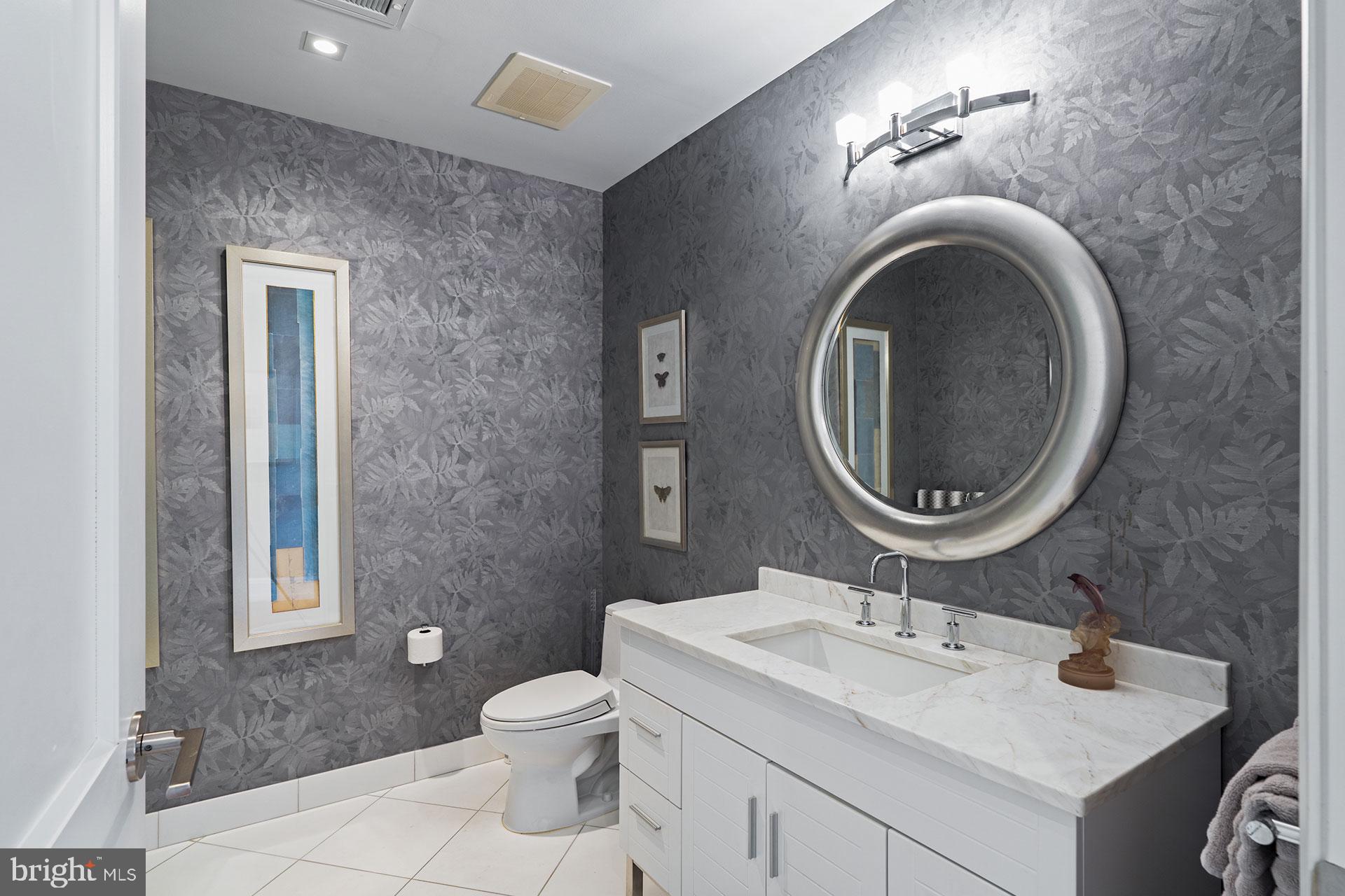 1706 Rittenhouse Square, Unit 801 Philadelphia, PA 19103 - Photo 43 of 48 3rd Bedroom Full Bath