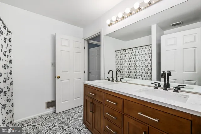 $374,900 | 1865 Tiger Lily Circle, Woodbridge, VA 22192