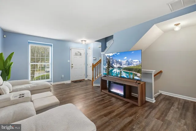 $374,900 | 1865 Tiger Lily Circle, Woodbridge, VA 22192