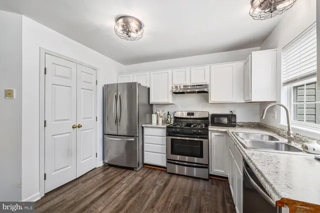 $374,900 | 1865 Tiger Lily Circle, Woodbridge, VA 22192