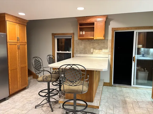 $2,350 | 903 Prospect Street, Unit 2, Somerset, MA 02726