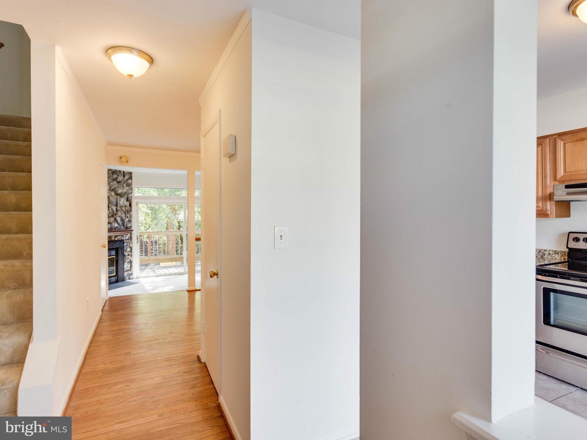 3641 Crows Nest Point Triangle, VA 22172 - Photo 2 of 30 Entry foyer