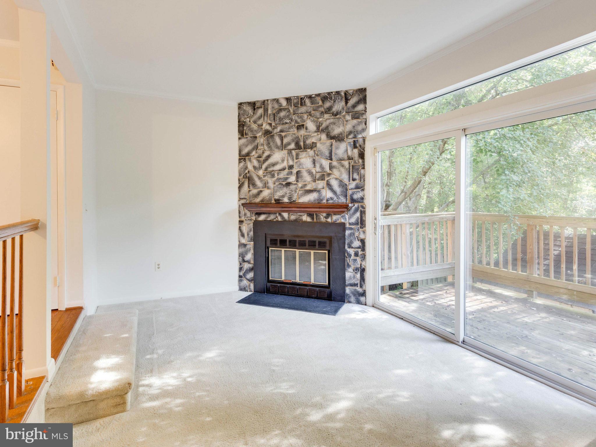 3641 Crows Nest Point Triangle, VA 22172 - Photo 15 of 30 Living Room