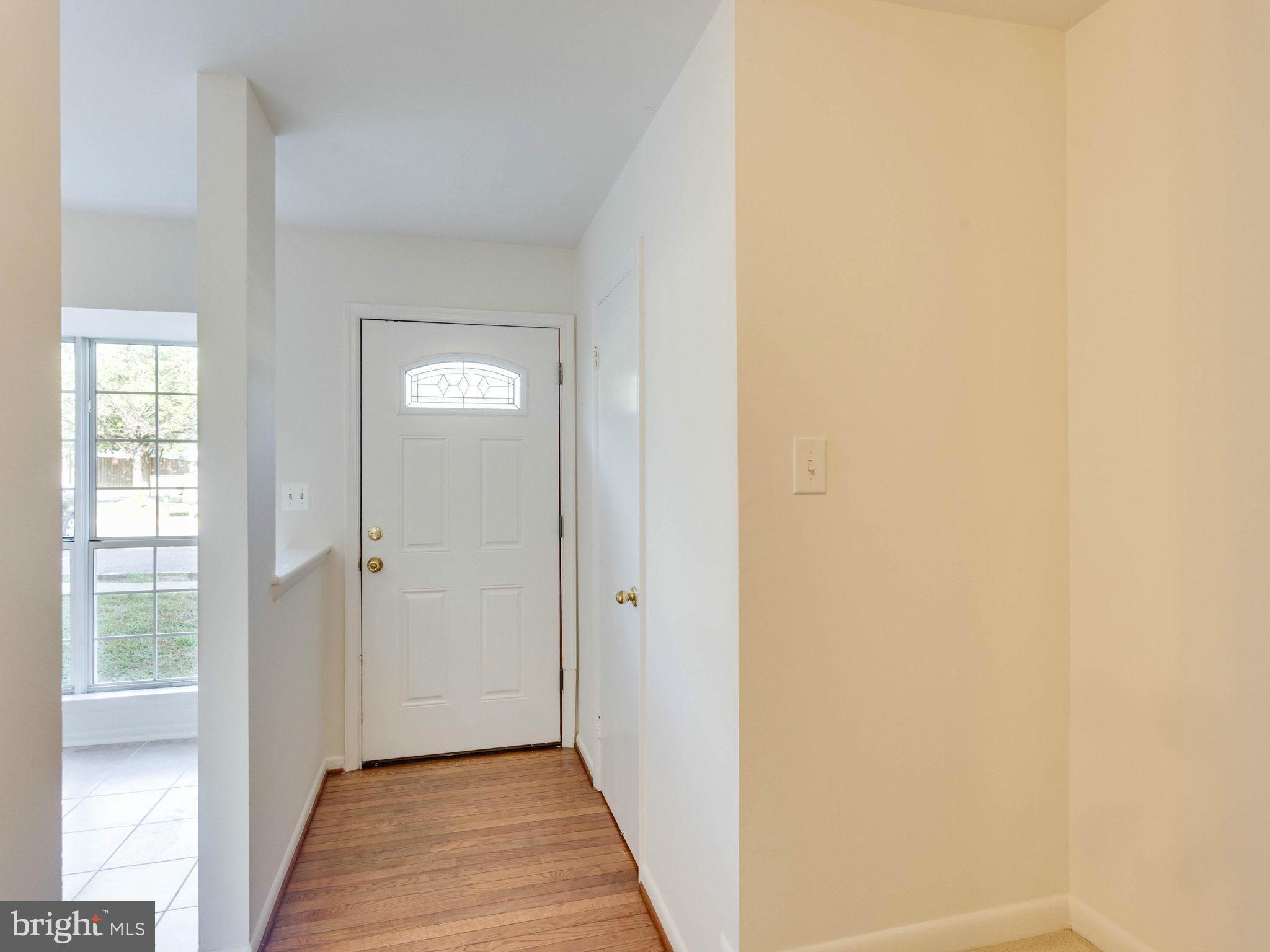 3641 Crows Nest Point Triangle, VA 22172 - Photo 3 of 30 Entry foyer
