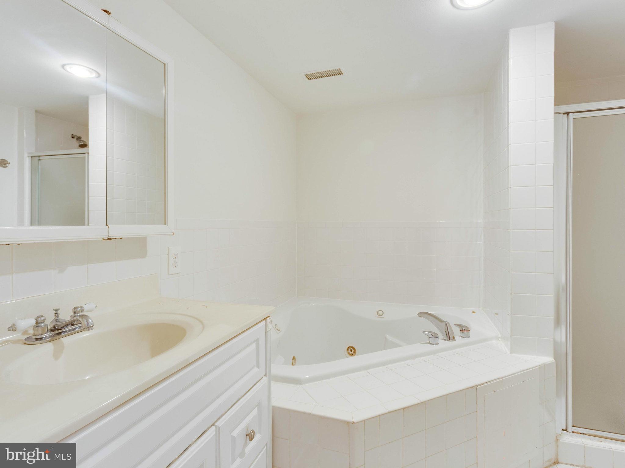3641 Crows Nest Point Triangle, VA 22172 - Photo 25 of 30 Basement bath