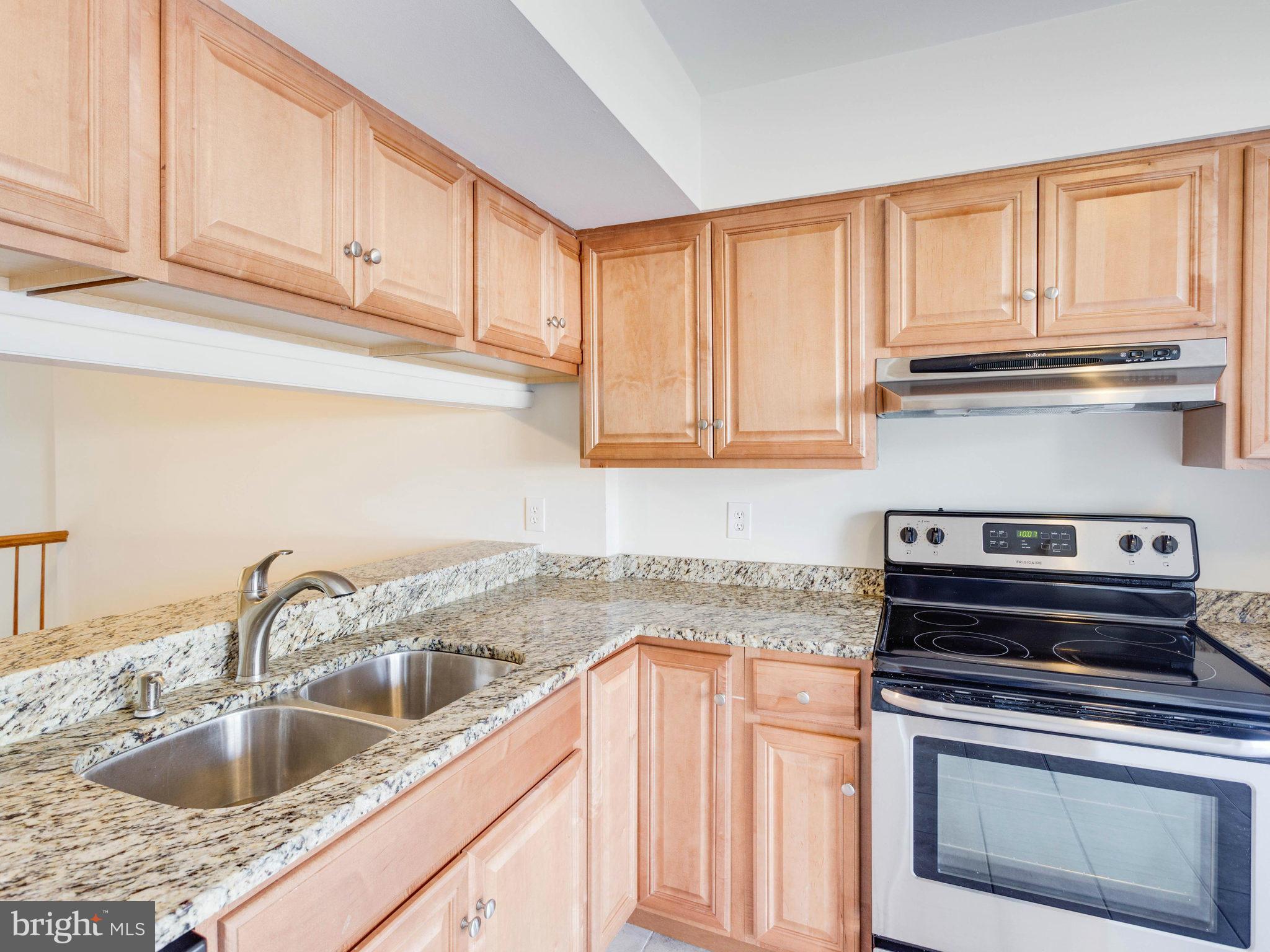 3641 Crows Nest Point Triangle, VA 22172 - Photo 9 of 30 Kitchen