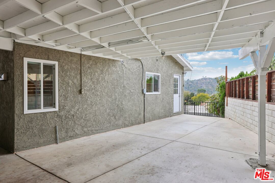706 Isabel Street Los Angeles, CA 90065 - Photo 17 of 20 a spacious bathroom with a shower