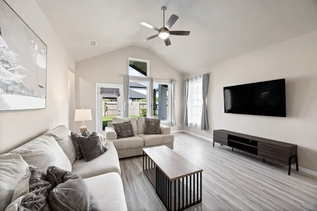 $2,700 | 8803 Riverton Rdg Road, Cypress, TX 77433