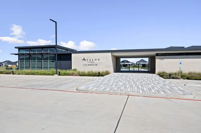 $2,700 | 8803 Riverton Rdg Road, Cypress, TX 77433