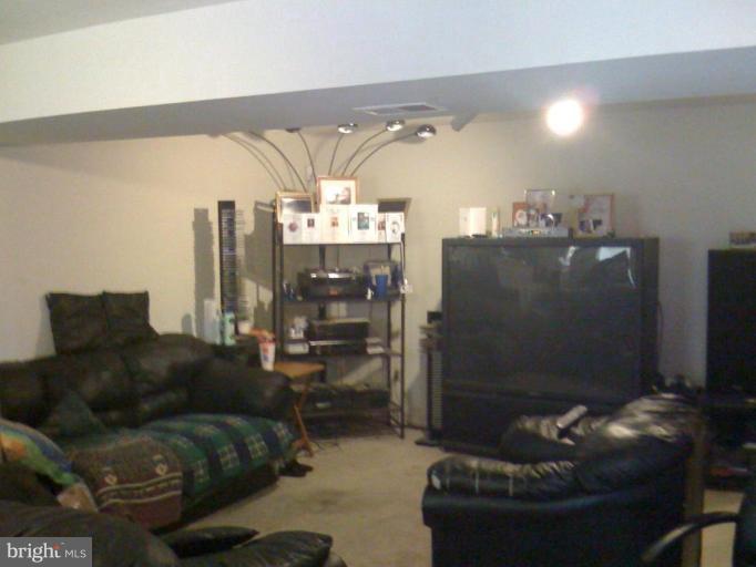 8500 Ritchboro Road District Heights, MD 20747 - Photo 4 of 15 Family Room