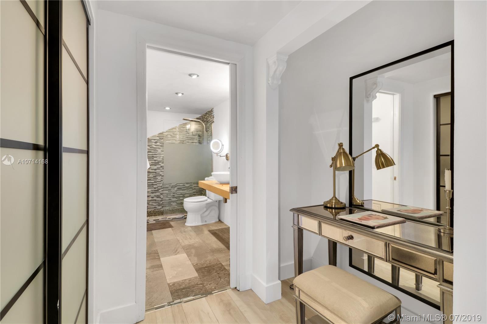 701 Brickell Key Boulevard, Unit 2002 Miami, FL 33131 - Photo 13 of 29