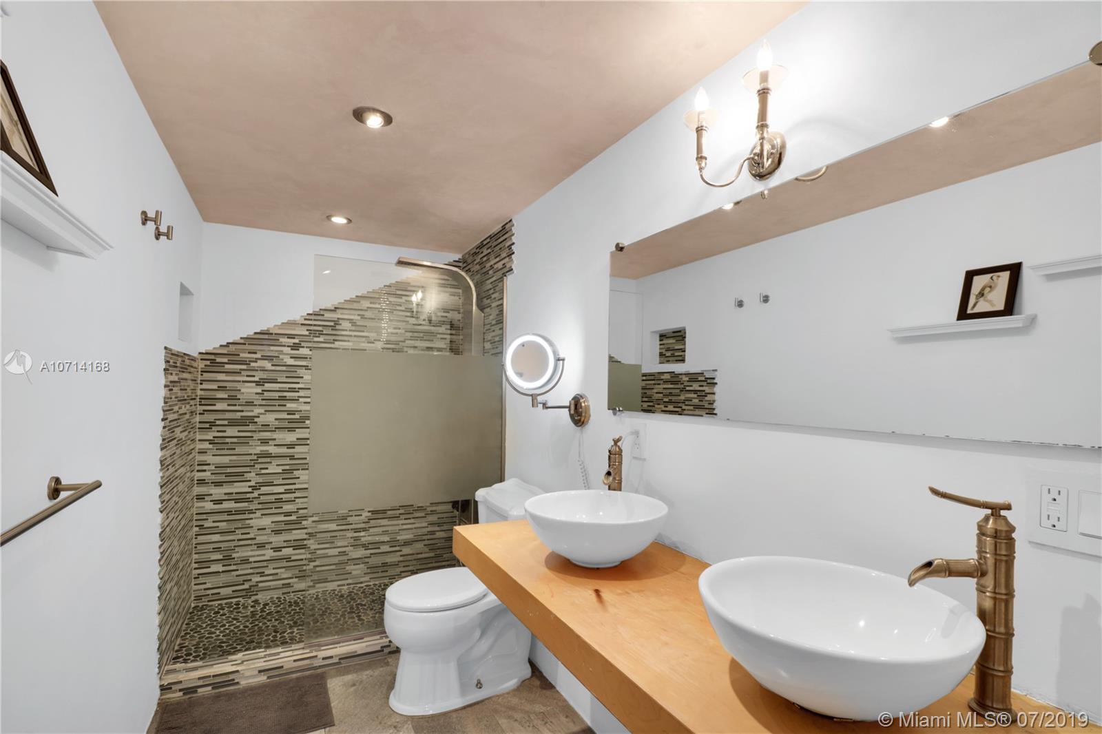 701 Brickell Key Boulevard, Unit 2002 Miami, FL 33131 - Photo 14 of 29