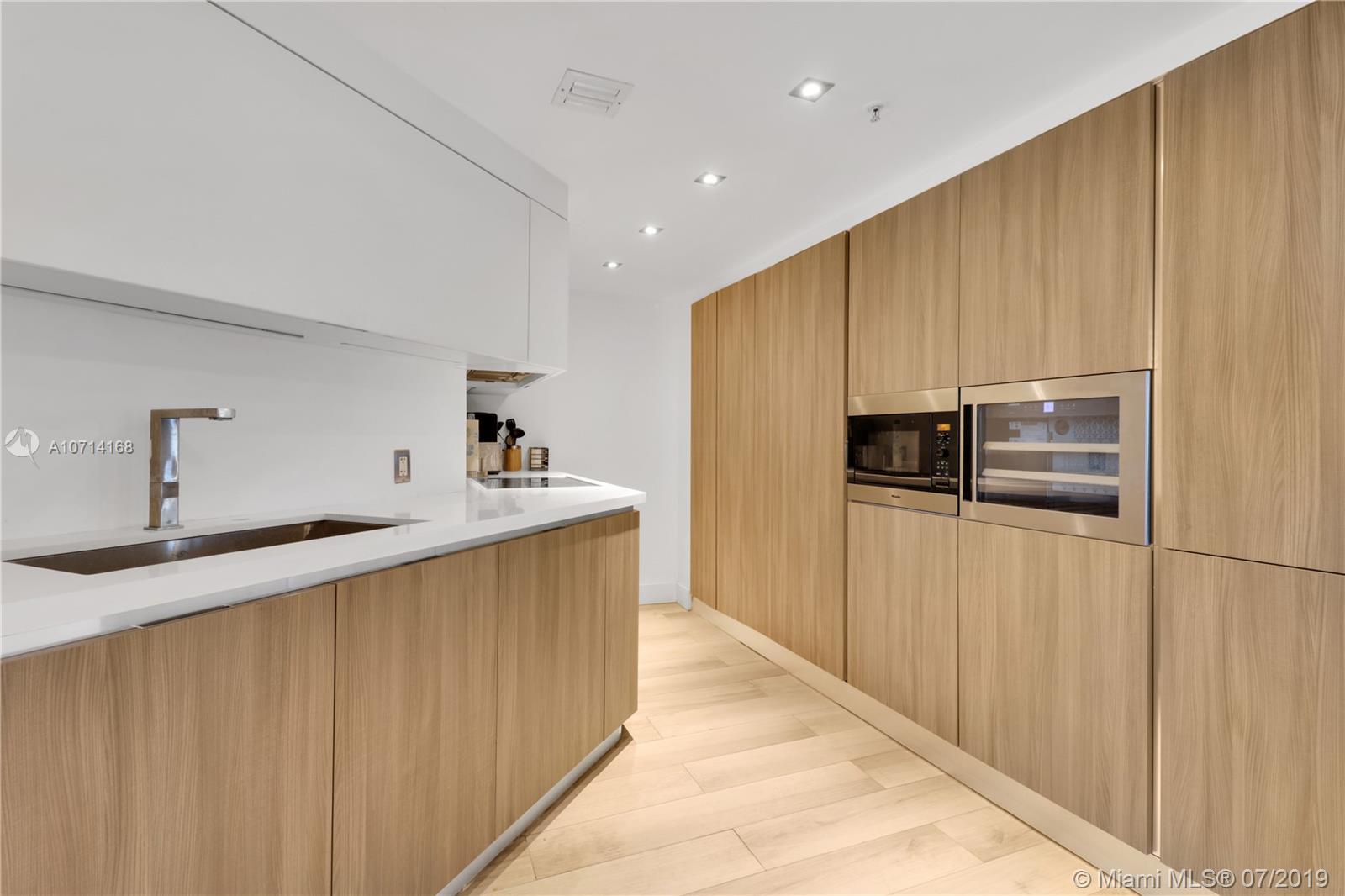 701 Brickell Key Boulevard, Unit 2002 Miami, FL 33131 - Photo 3 of 29