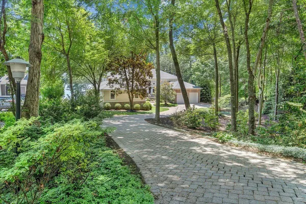 $2,750,000 | 574 Waverly Lane, Moneta, VA 24121