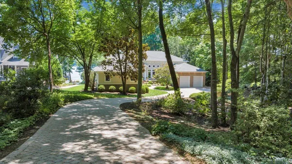 $2,750,000 | 574 Waverly Lane, Moneta, VA 24121