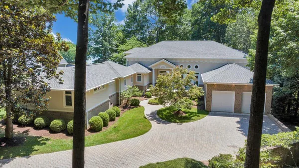 $2,750,000 | 574 Waverly Lane, Moneta, VA 24121